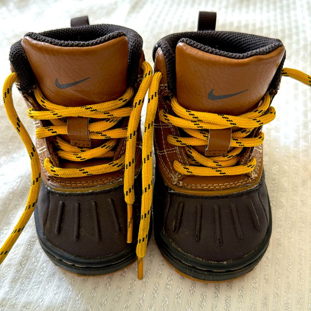Toddler NIKE boots